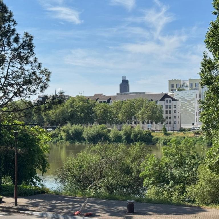 Le Cocon du Bord de Loire ! Appartement spacieux pour 6 personnes avec terrasse & parking - Apartment mit 3 Schlafzimmern - 2