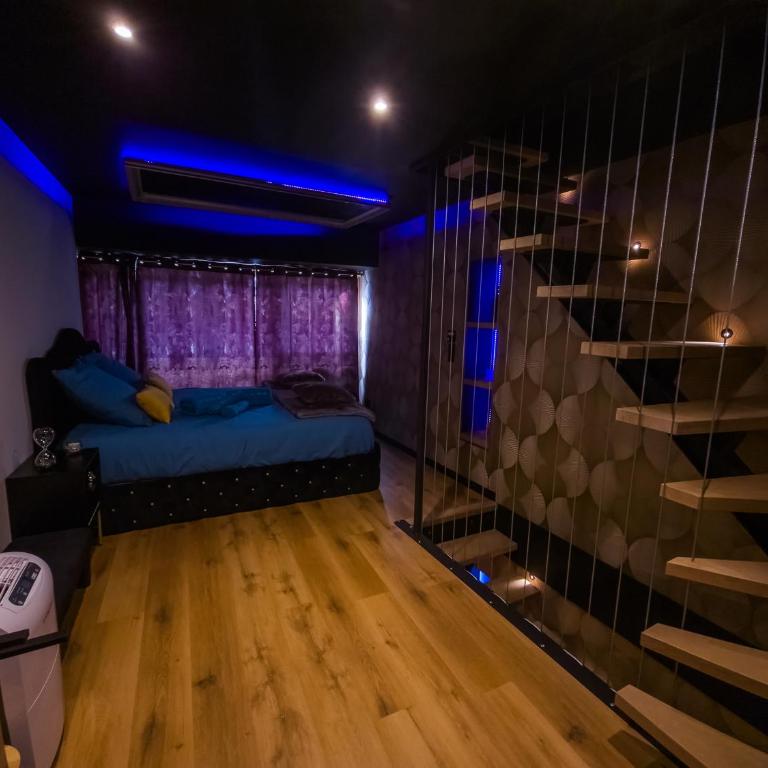 Suite romantique avec jaccuzzi - proche des lacs - La secrète room - Maison 1 Chambre - 19