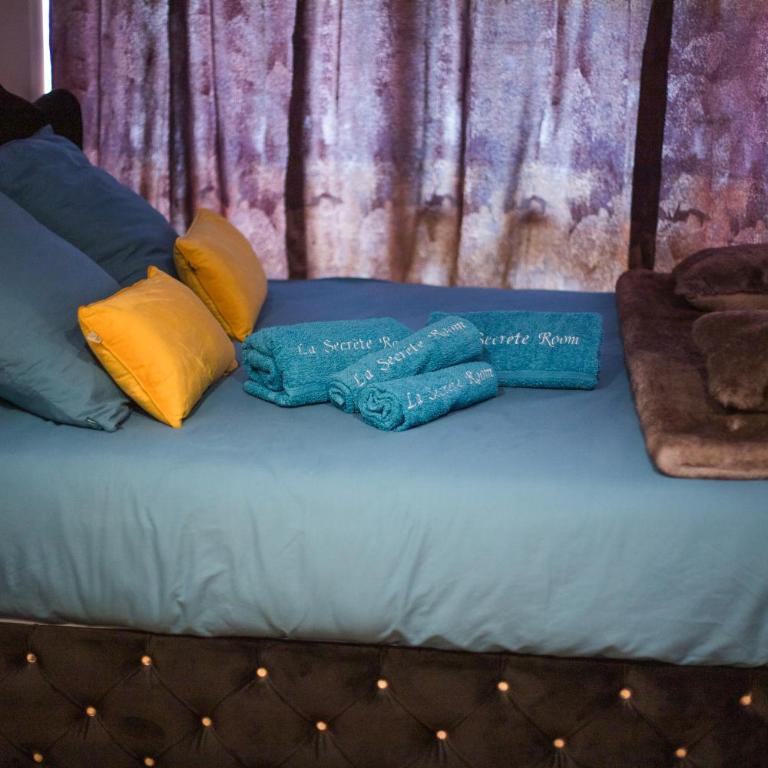 Suite romantique avec jaccuzzi - proche des lacs - La secrète room - Maison 1 Chambre - 21