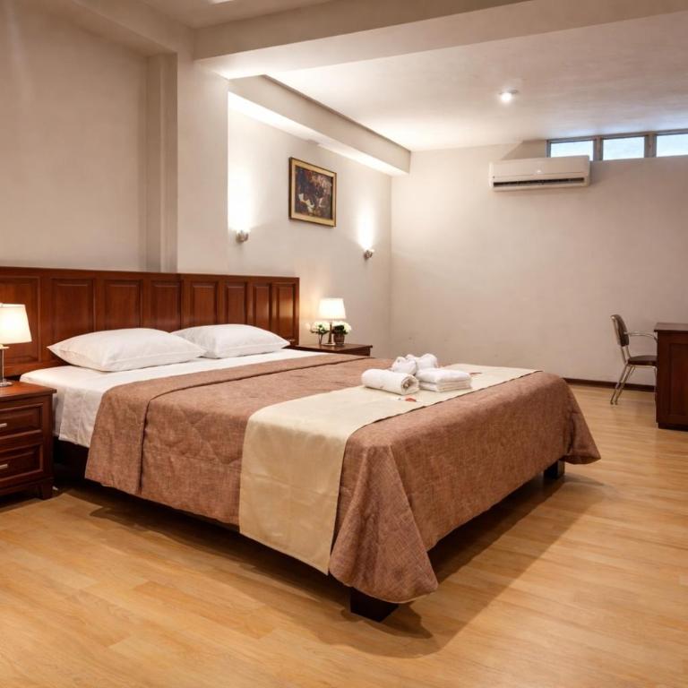 Hotel Safari - Habitación con cama grande - 2