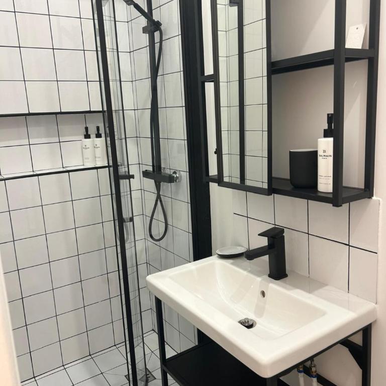 Stylish Apartment with Canal Saint-Martin view - Appartement 1 Chambre - 11