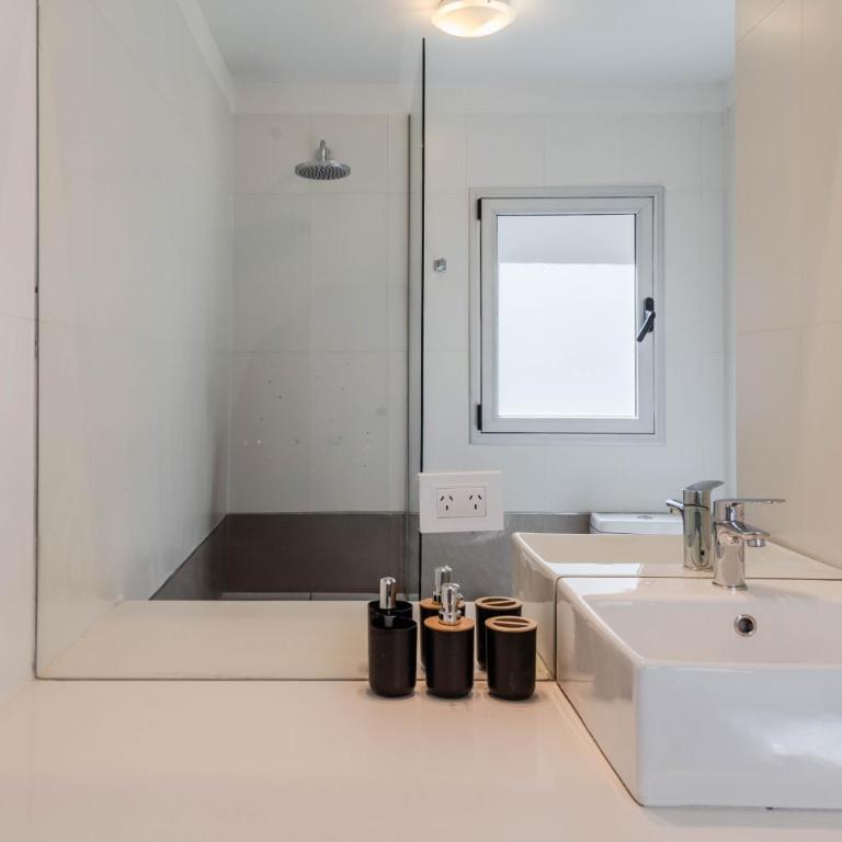 BT Homes - Estudio Luminoso, Zona de Trabajo & Balcón de Lujo - Apartamento de 2 dormitorios - 36