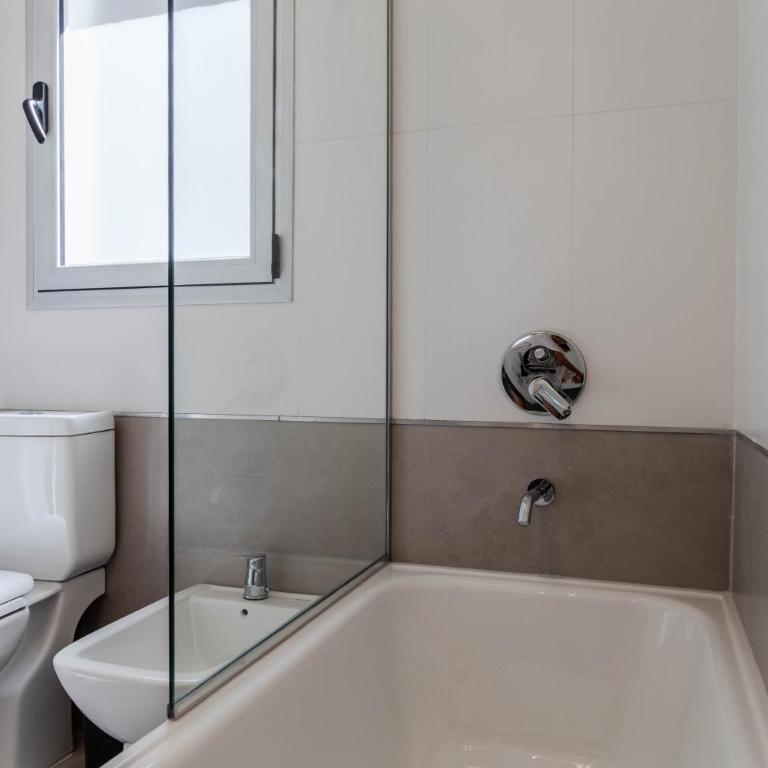 BT Homes - Estudio Luminoso, Zona de Trabajo & Balcón de Lujo - Apartamento de 2 dormitorios - 34