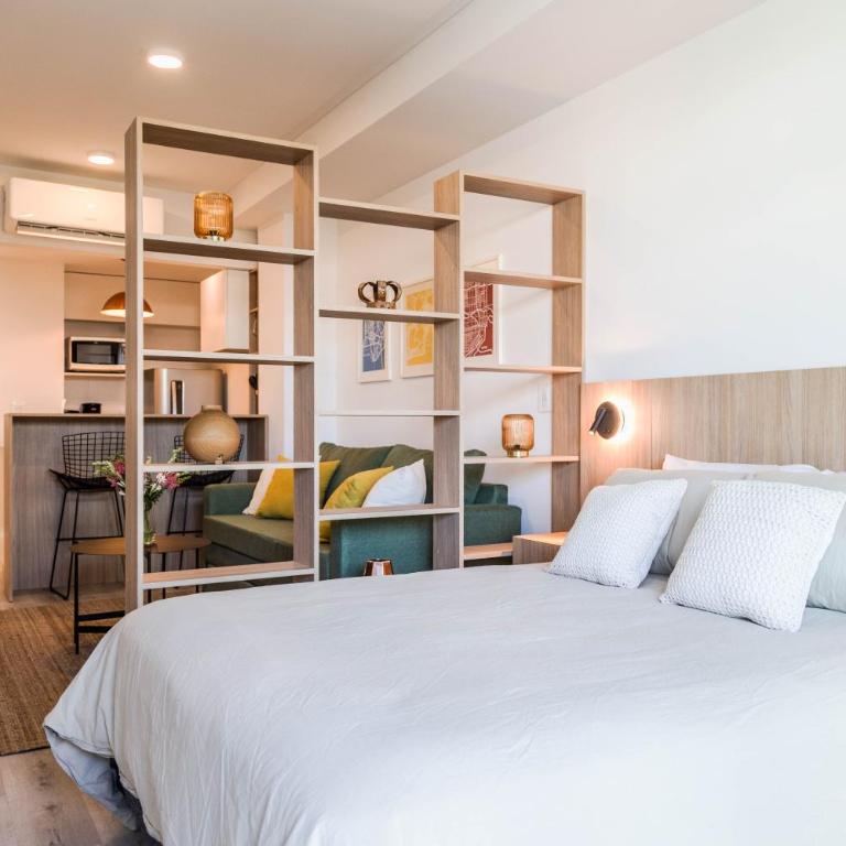 BT Homes - Estudio Luminoso, Zona de Trabajo & Balcón de Lujo - Apartamento de 2 dormitorios - 15