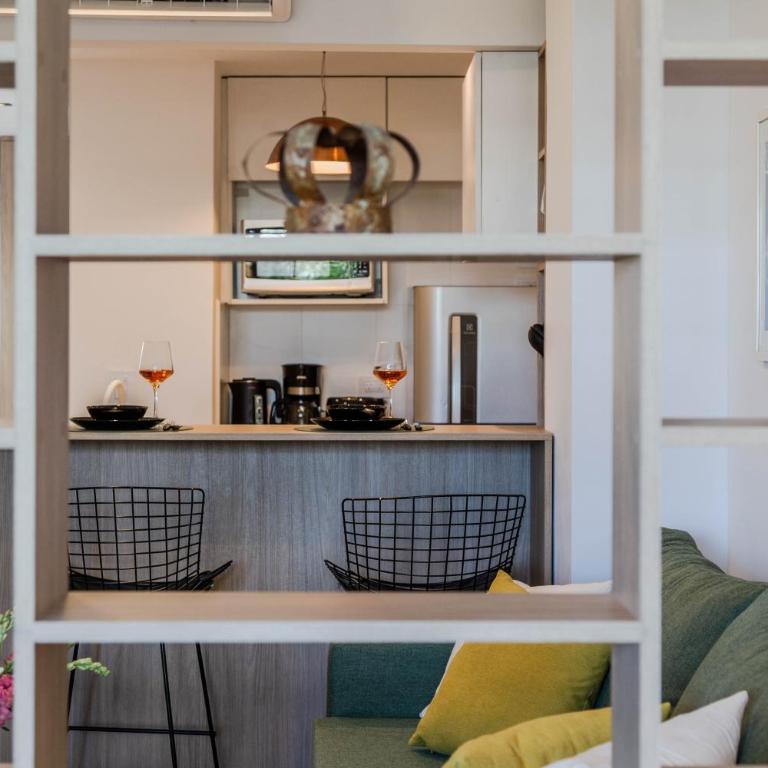 BT Homes - Estudio Luminoso, Zona de Trabajo & Balcón de Lujo - Apartamento de 2 dormitorios - 2