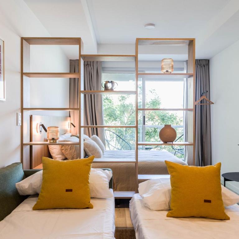 BT Homes - Estudio Luminoso, Zona de Trabajo & Balcón de Lujo - Apartamento de 2 dormitorios - 9