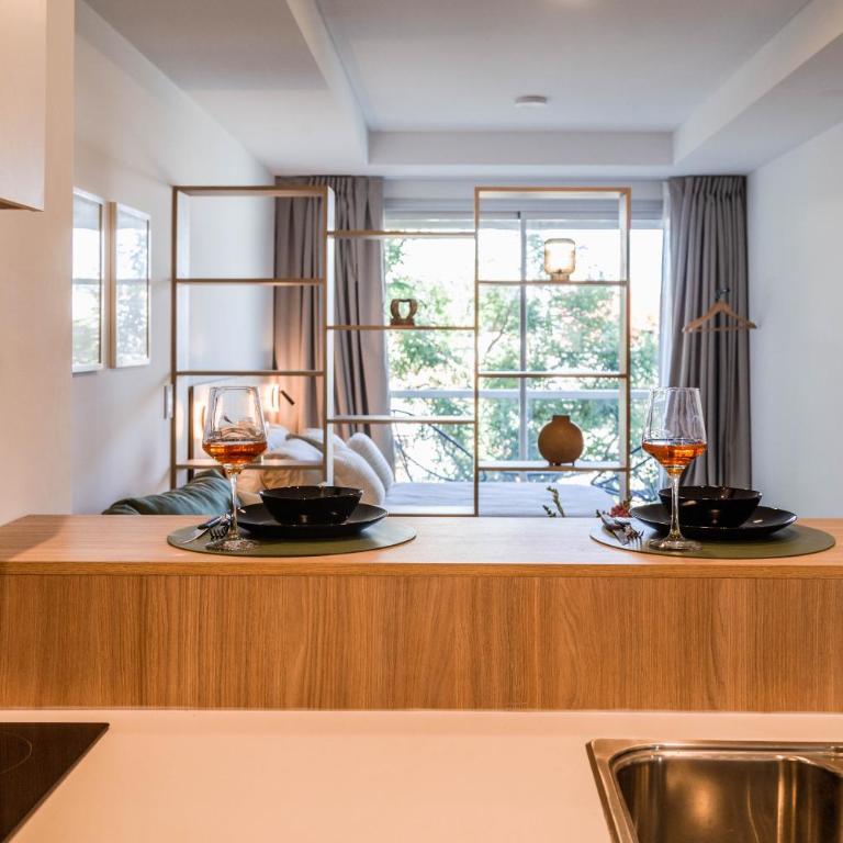 BT Homes - Estudio Luminoso, Zona de Trabajo & Balcón de Lujo - Apartamento de 2 dormitorios - 24