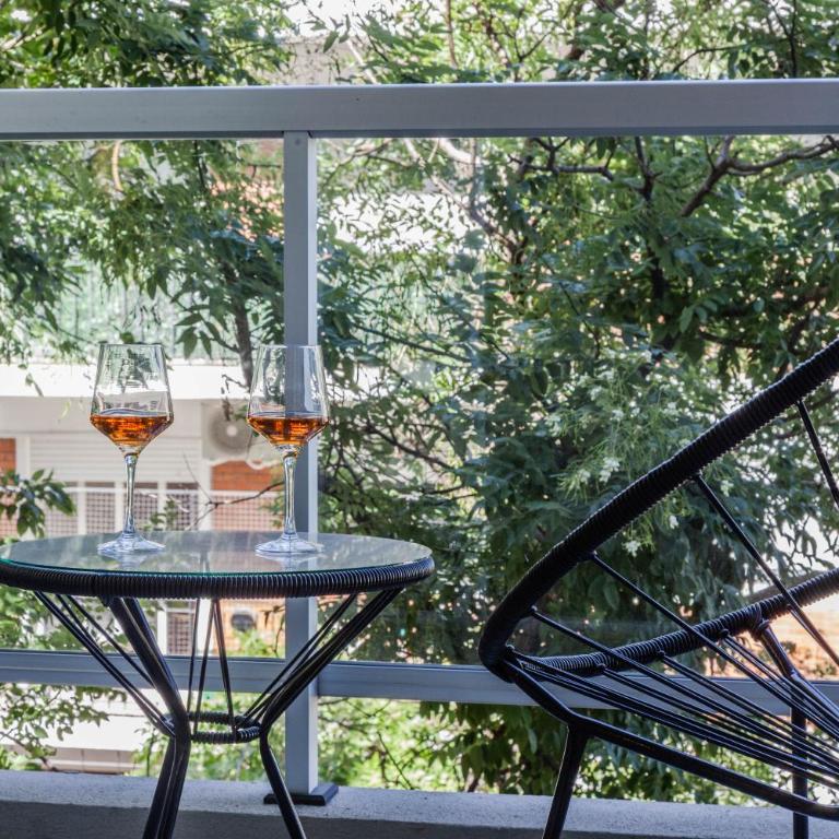 BT Homes - Estudio Luminoso, Zona de Trabajo & Balcón de Lujo - Apartamento de 2 dormitorios - 32