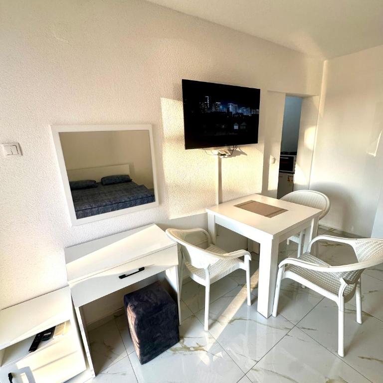 Dilan apartments by the sea - Studio sa Balkonom - 2