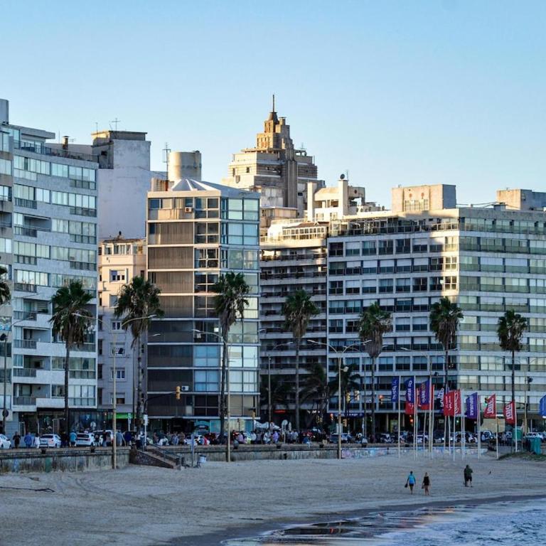 Fully equipped studio in the WTC area, steps from La Rambla - One-Bedroom Apartment - 3