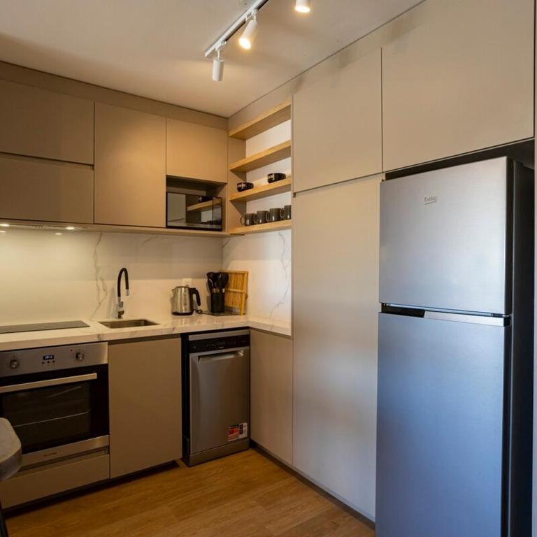 Fully equipped studio in the WTC area, steps from La Rambla - One-Bedroom Apartment - 6