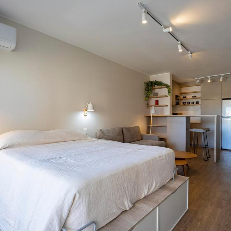 Fully equipped studio in the WTC area, steps from La Rambla - One-Bedroom Apartment - 11