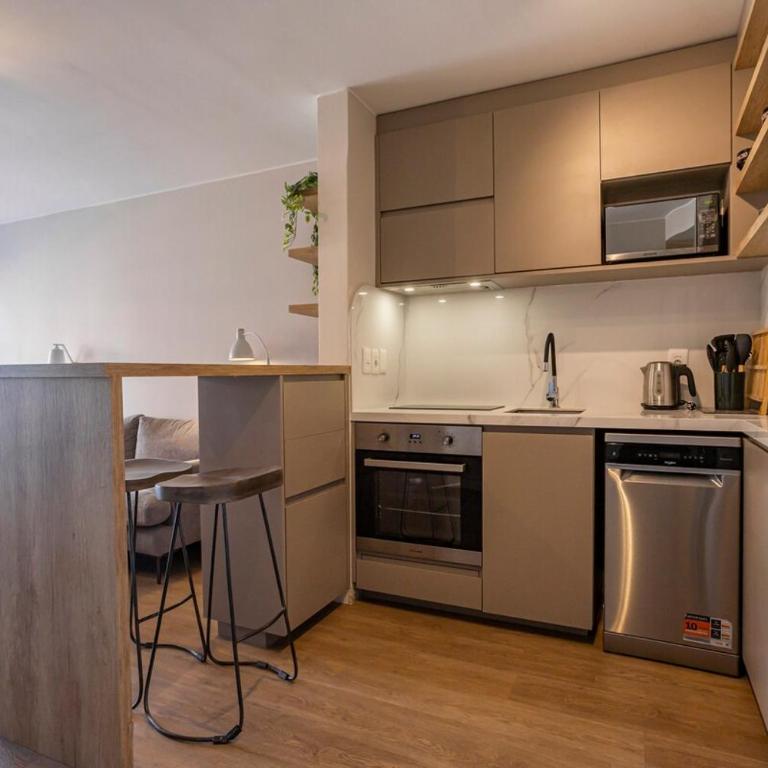Fully equipped studio in the WTC area, steps from La Rambla - One-Bedroom Apartment - 14