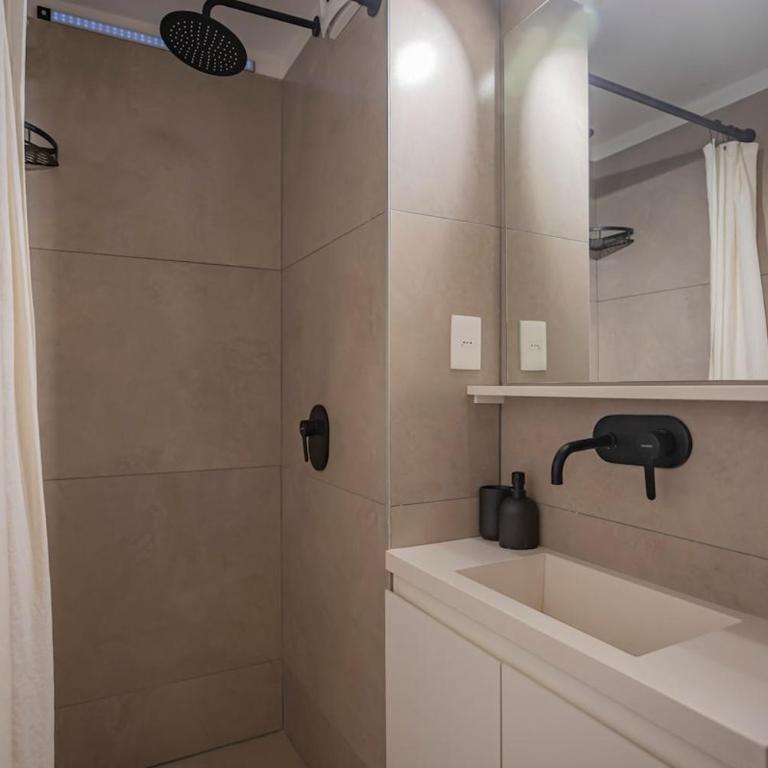 Fully equipped studio in the WTC area, steps from La Rambla - One-Bedroom Apartment - 15