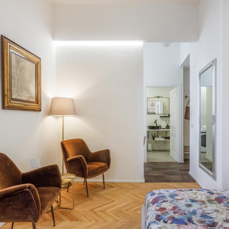 PARMA EXPRESS Traveller's Lodging front Station FS covered PARKING - Deluxe Apartment - 24