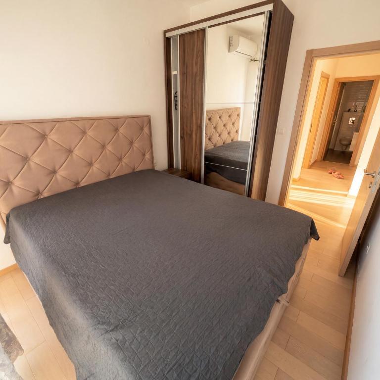 Sea Breeze Becici - Three-Bedroom Apartment - 9