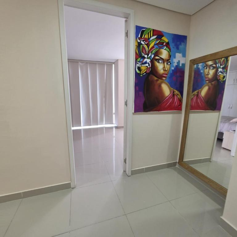 Luxury 4BR 3BA Penthouse - 5 Min to Airport & Beach - Apartment - 9