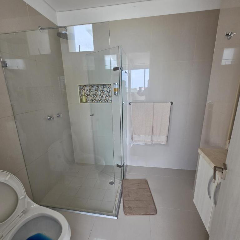 Luxury 4BR 3BA Penthouse - 5 Min to Airport & Beach - Apartment - 13