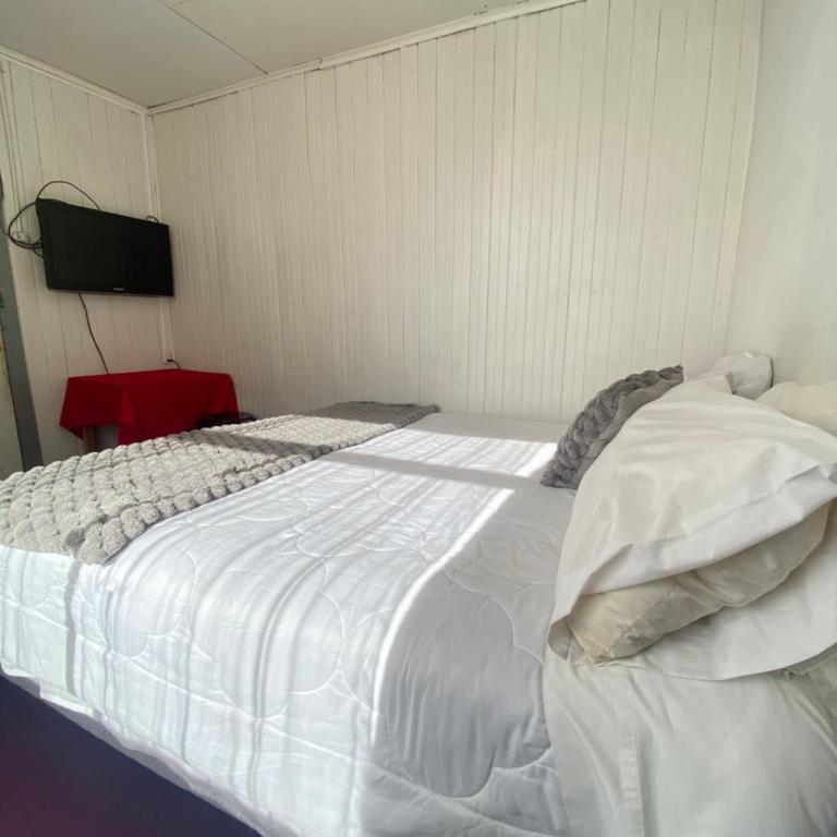 Hostal Cochrane - Double Room with Private Bathroom - 3