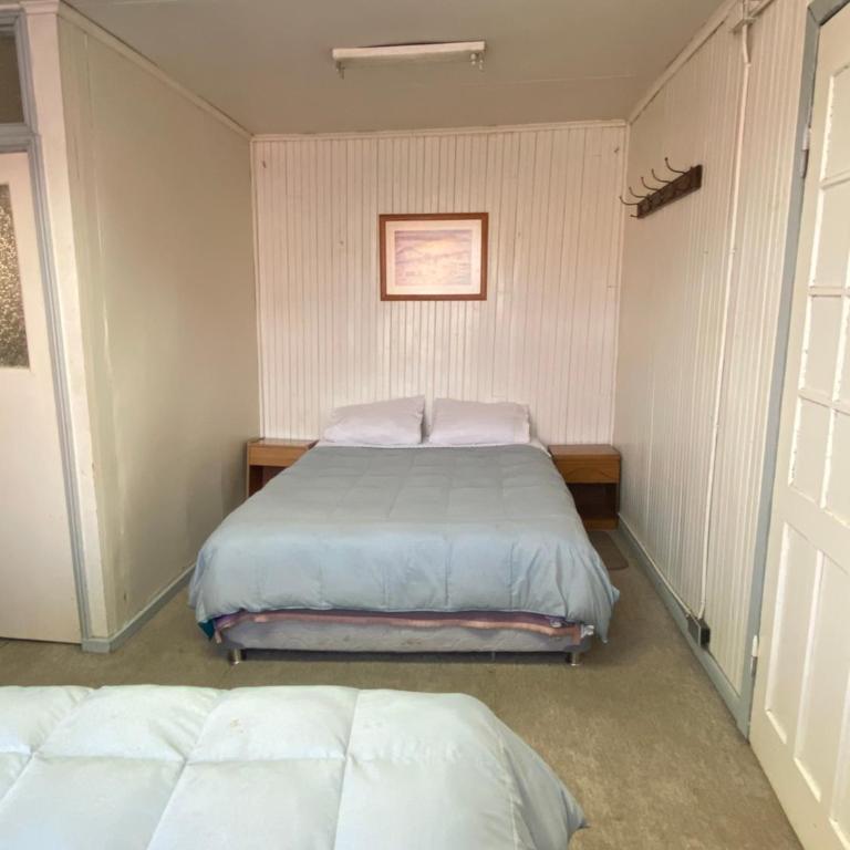 Hostal Cochrane - Quadruple Room with Private Bathroom - 3