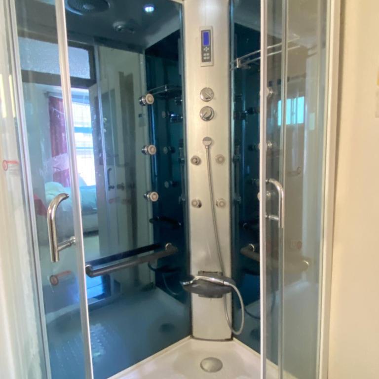 Hostal Cochrane - Quadruple Room with Private Bathroom - 4