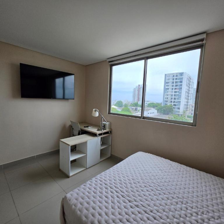 Luxury 4BR 3BA Penthouse - 5 Min to Airport & Beach - Apartment - 18