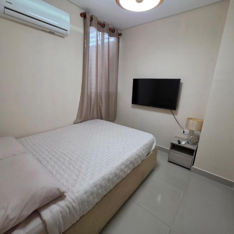 Luxury 4BR 3BA Penthouse - 5 Min to Airport & Beach - Apartment - 19