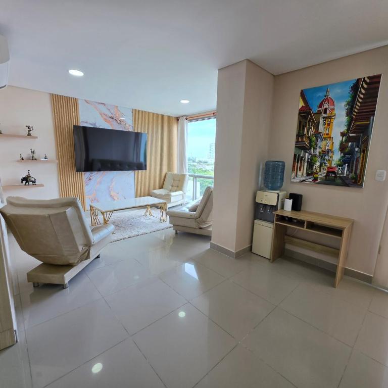 Luxury 4BR 3BA Penthouse - 5 Min to Airport & Beach - Apartment - 21