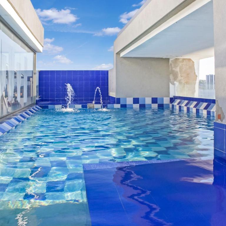 Luxury 4BR 3BA Penthouse - 5 Min to Airport & Beach - Apartment - 24