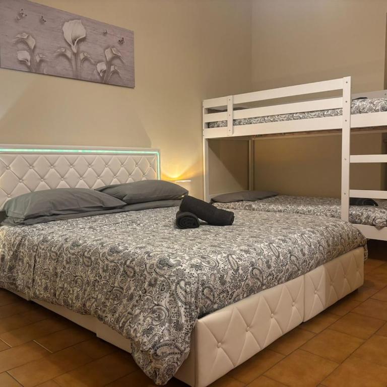 Duomo and Metro- Apartment for 6 - Porta Venezia - Two-Bedroom Apartment - 1