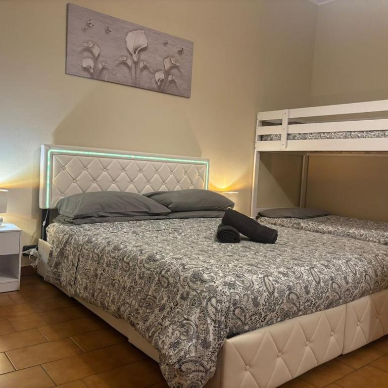Duomo and Metro- Apartment for 6 - Porta Venezia - Two-Bedroom Apartment - 9