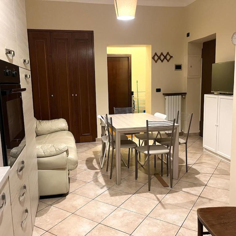Duomo and Metro- Apartment for 6 - Porta Venezia - Two-Bedroom Apartment - 16