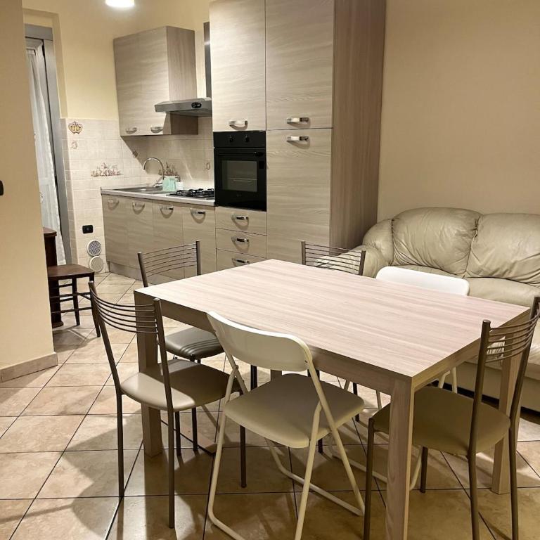 Duomo and Metro- Apartment for 6 - Porta Venezia - Two-Bedroom Apartment - 18