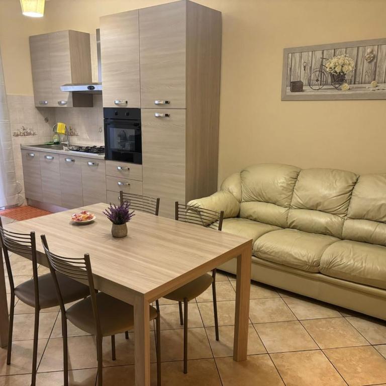 Duomo and Metro- Apartment for 6 - Porta Venezia - Two-Bedroom Apartment - 33