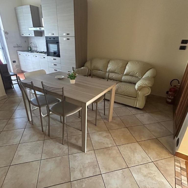 Duomo and Metro- Apartment for 6 - Porta Venezia - Two-Bedroom Apartment - 45