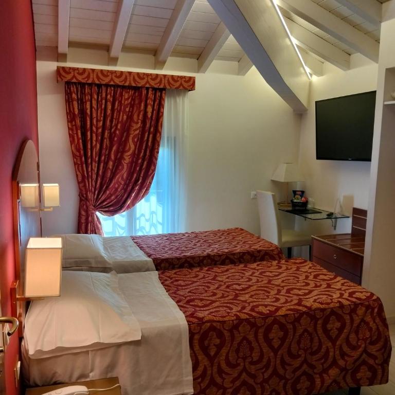 Savoia Hotel Country House Bologna - Camera Tripla - 9