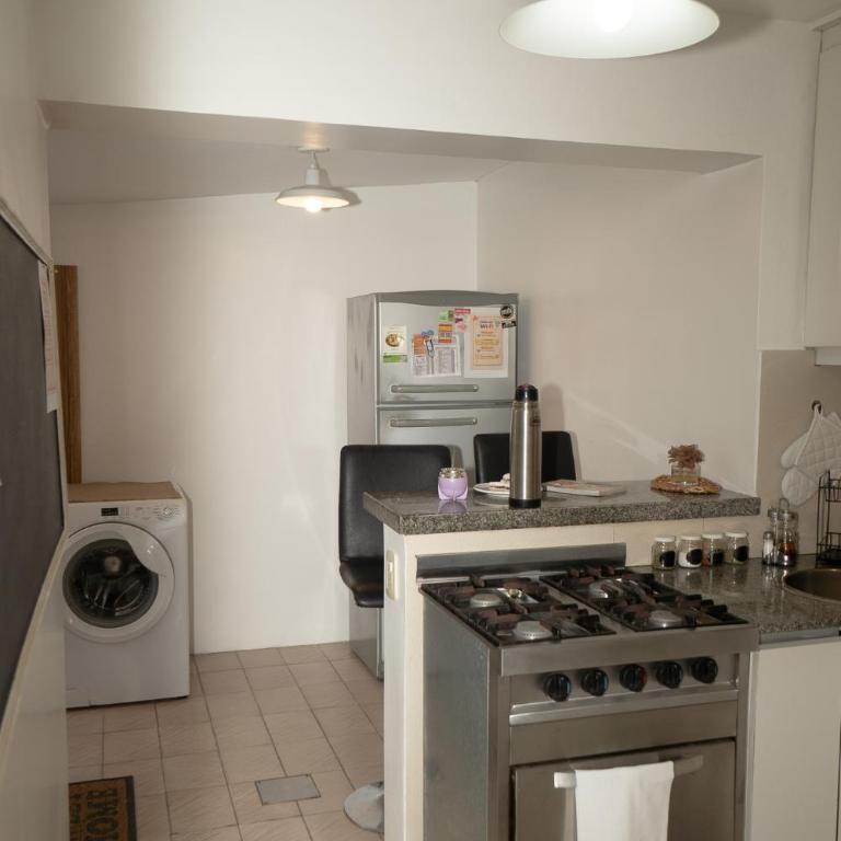 DEPARTAMENTO cerca de CABA hasta 4 personas Parking Gratis Patio ideal estadias cortas Trabajo Recitales Fiestas Salud y Capacitaciones - Apartamento de 1 dormitorio - 2
