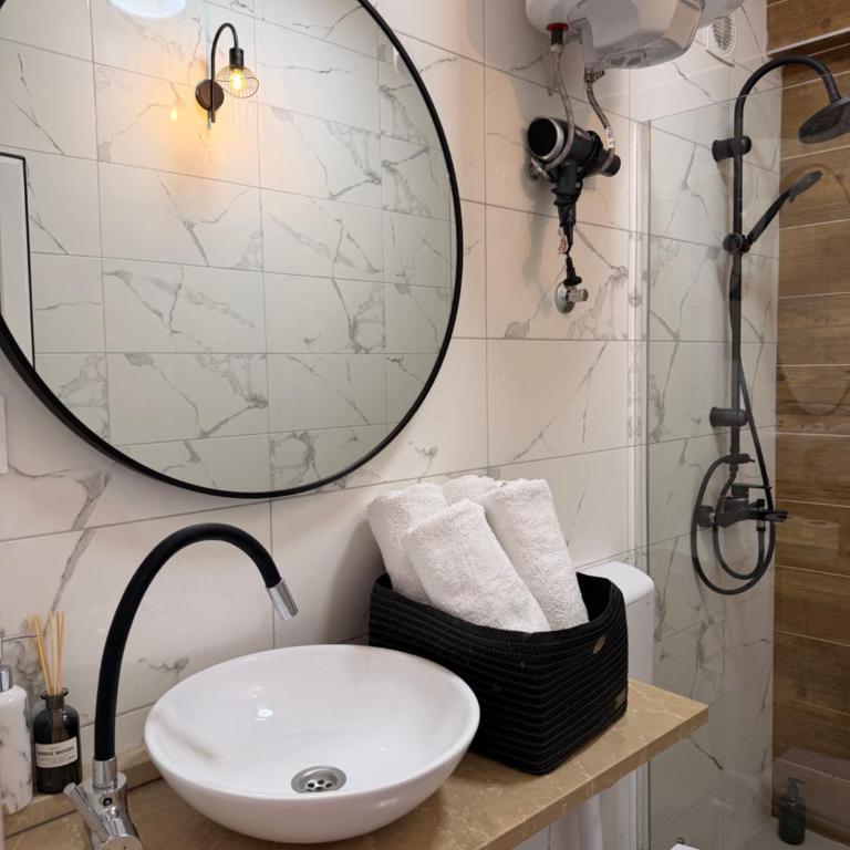 Apartmani Andrić - Stylish & Peaceful Apartment with Free Parking - 10 min Walk to Old Town - Dvokrevetna Soba s Bračnim Krevetom/ 2 Zasebna Kreveta i Pogledom - 11