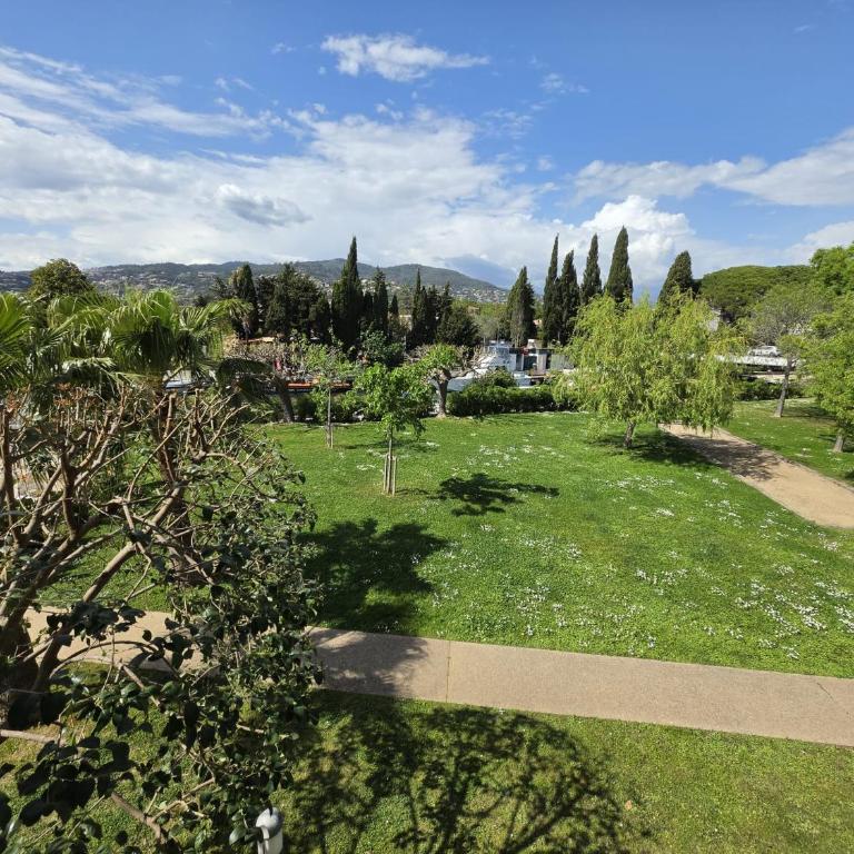 Les Suites de Robinson 05 - Standing Presta - Apartment mit 2 Schlafzimmern und Poolblick - 13