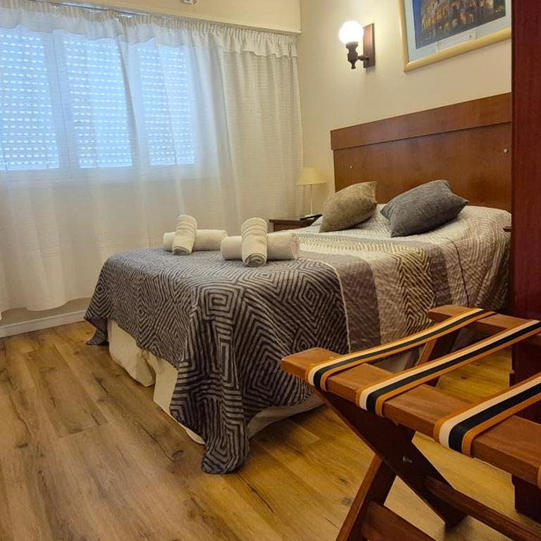 Continental Hotel - Deluxe Double Room - 1