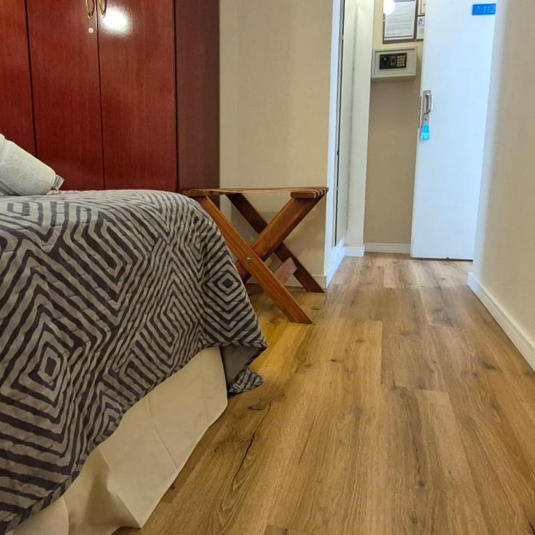 Continental Hotel - Deluxe Double Room - 2