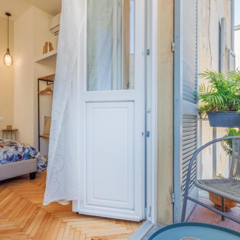 PARMA EXPRESS Traveller's Lodging front Station FS covered PARKING - Deluxe Apartment - 35