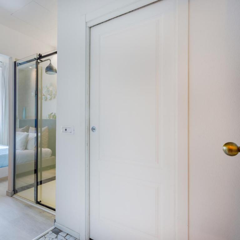 PARMA EXPRESS Traveller's Lodging front Station FS covered PARKING - Studio Apartment - 25