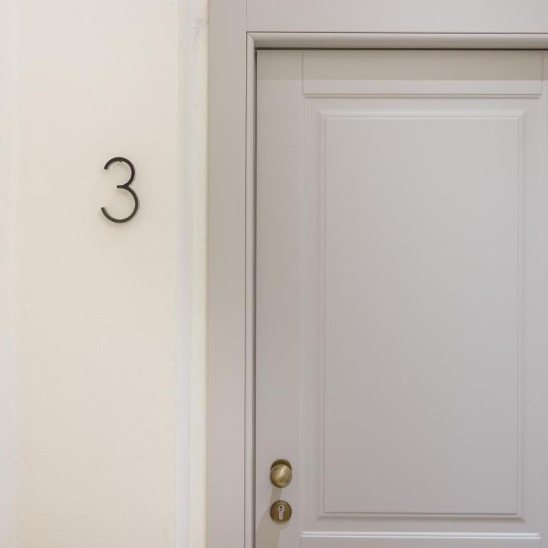 PARMA EXPRESS Traveller's Lodging front Station FS covered PARKING - Studio Apartment - 26