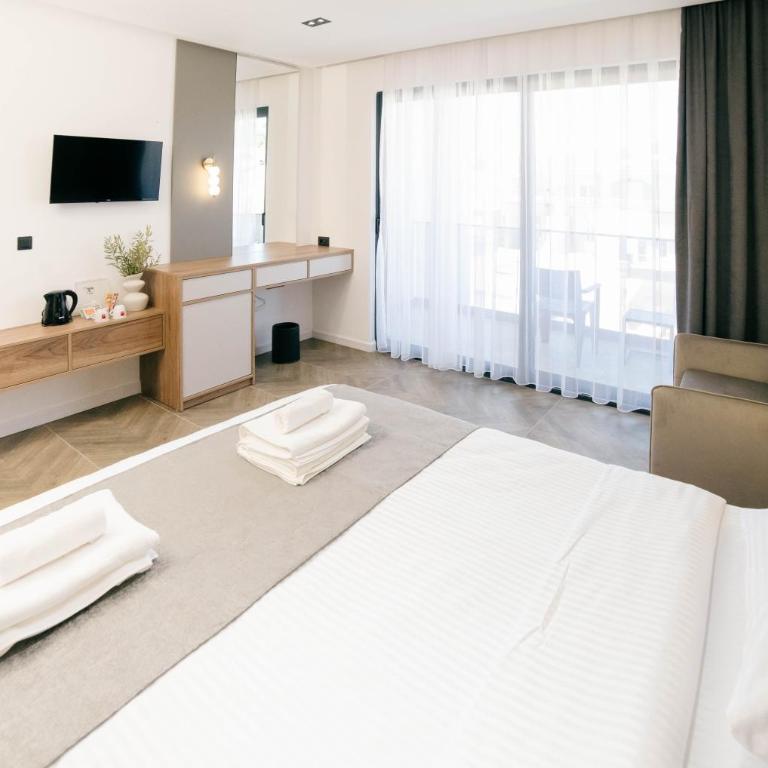 Boutique Hotel Zara - Luxury Triple Room - 2