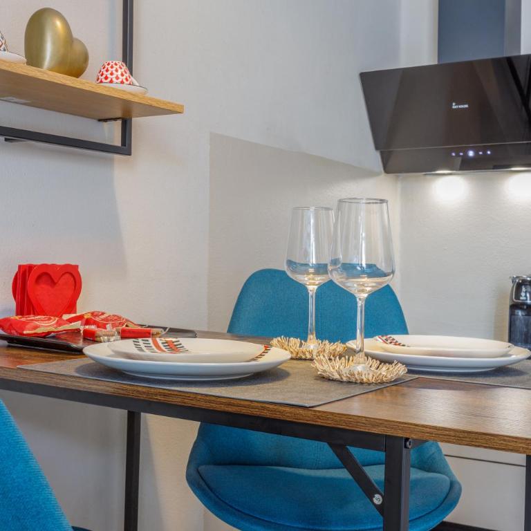 PARMA EXPRESS Traveller's Lodging front Station FS covered PARKING - Studio Apartment - 34