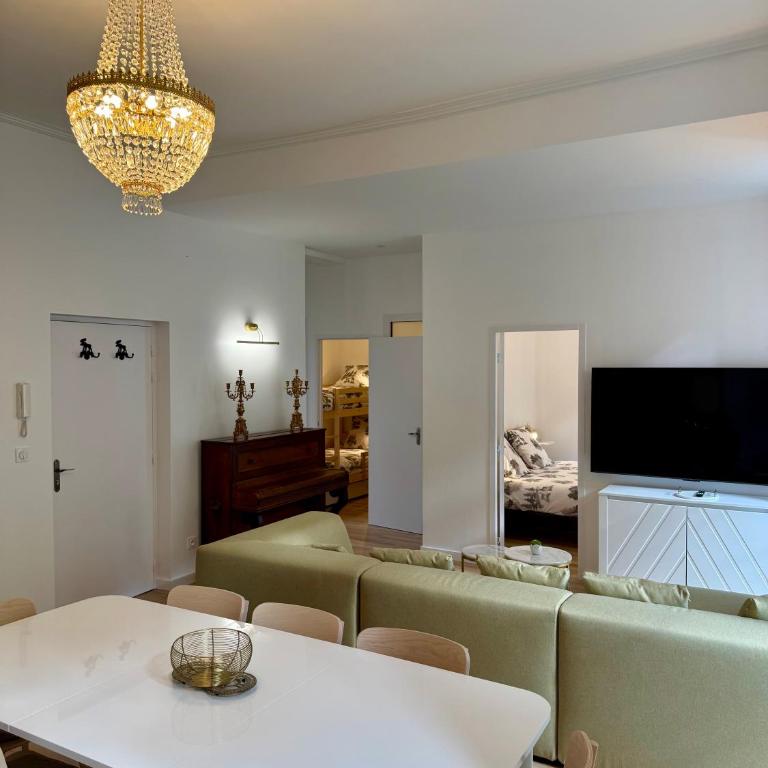 Les Meublés d'Etigny - Appartement 3 Chambres Premium avec Balcon - 10