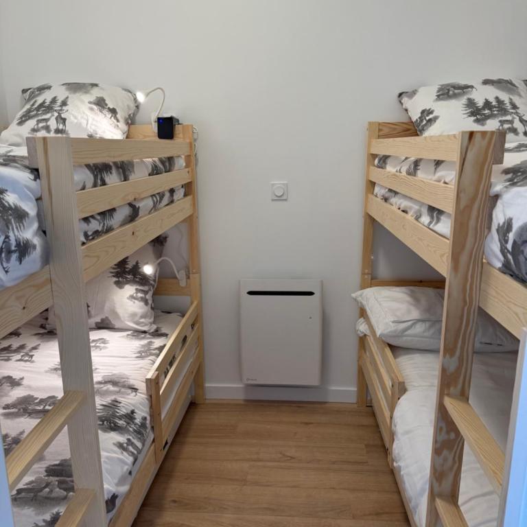 Les Meublés d'Etigny - Appartement 3 Chambres Premium avec Balcon - 12