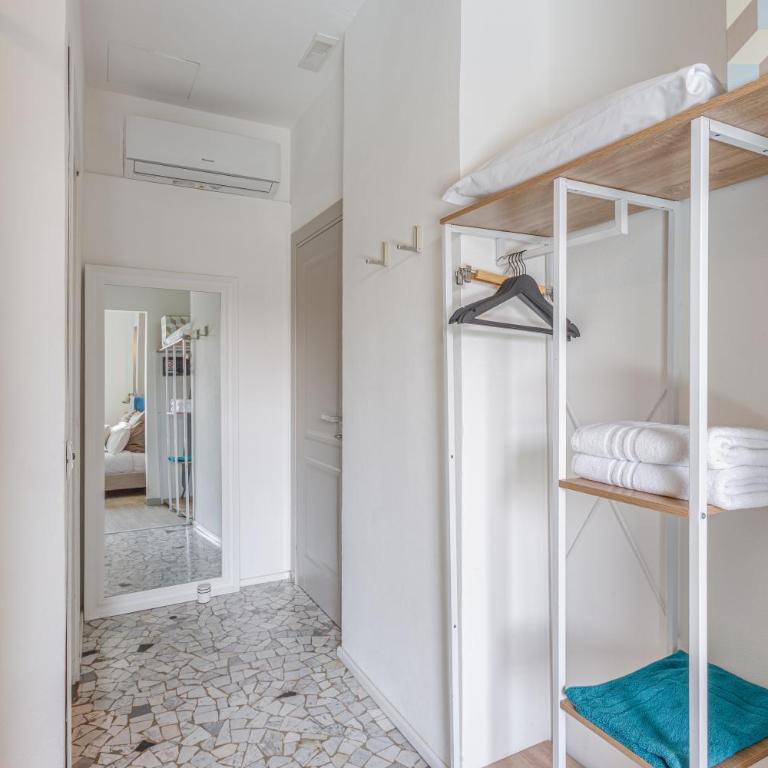 PARMA EXPRESS Traveller's Lodging front Station FS covered PARKING - Studio Apartment - 36