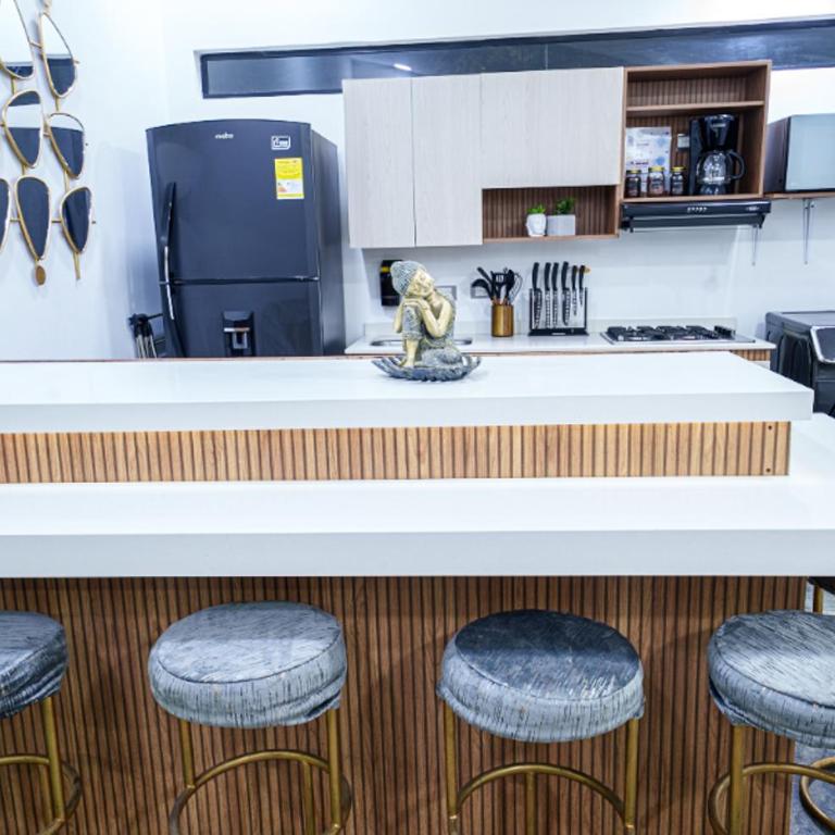 Provenza! Golden Jacuzzi - 5BR only 1 Block from lleras - Apartment - 12